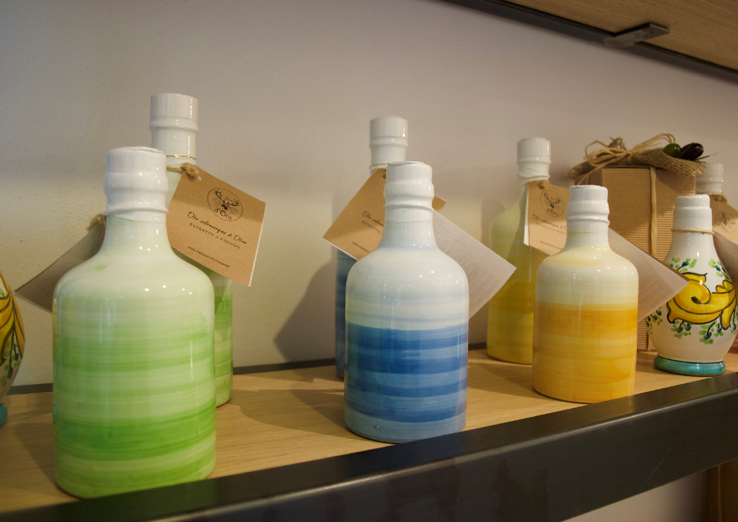 Le nostre confezioni in ceramica Vietrese sono "un incontro d'arte e sapore"